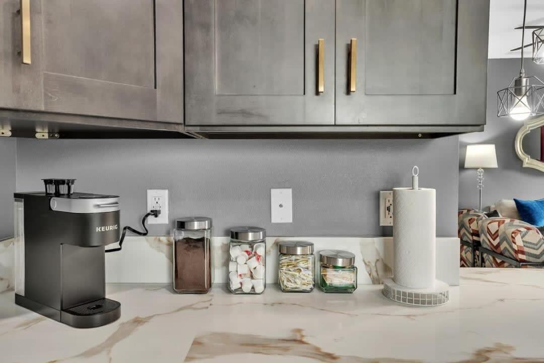 Professionals-Restaurants-Fastwifi-A C-Desk- Pets Apartment San Diego Exterior photo