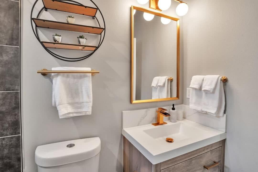 Professionals-Restaurants-Fastwifi-A C-Desk- Pets Apartment San Diego Exterior photo
