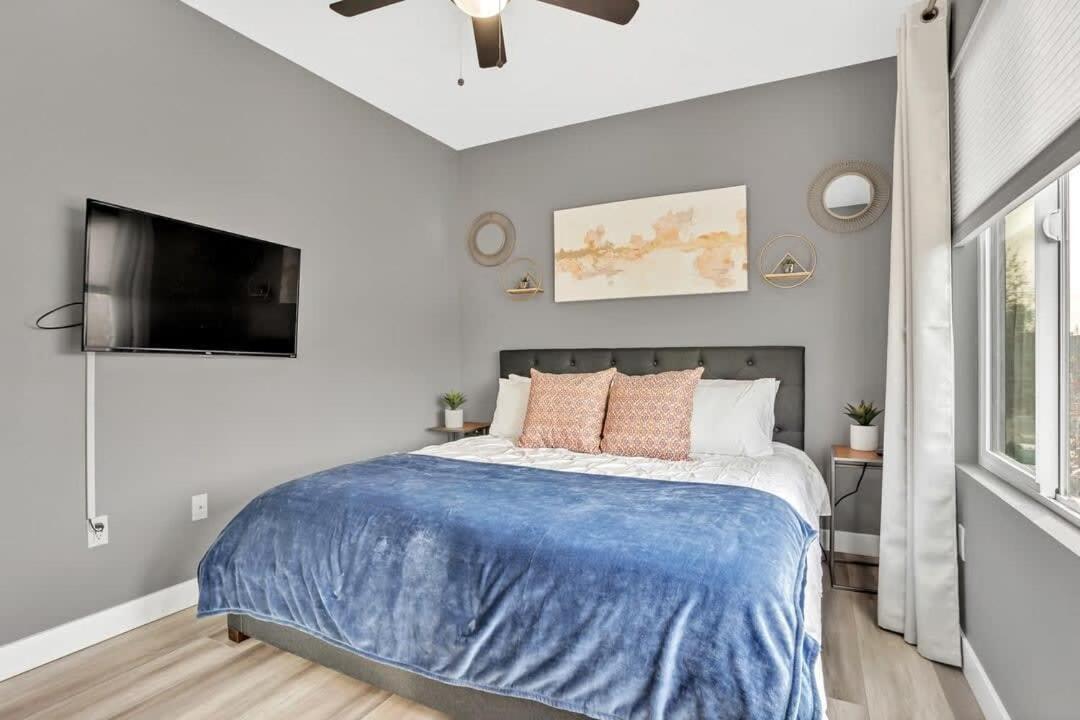 Professionals-Restaurants-Fastwifi-A C-Desk- Pets Apartment San Diego Exterior photo