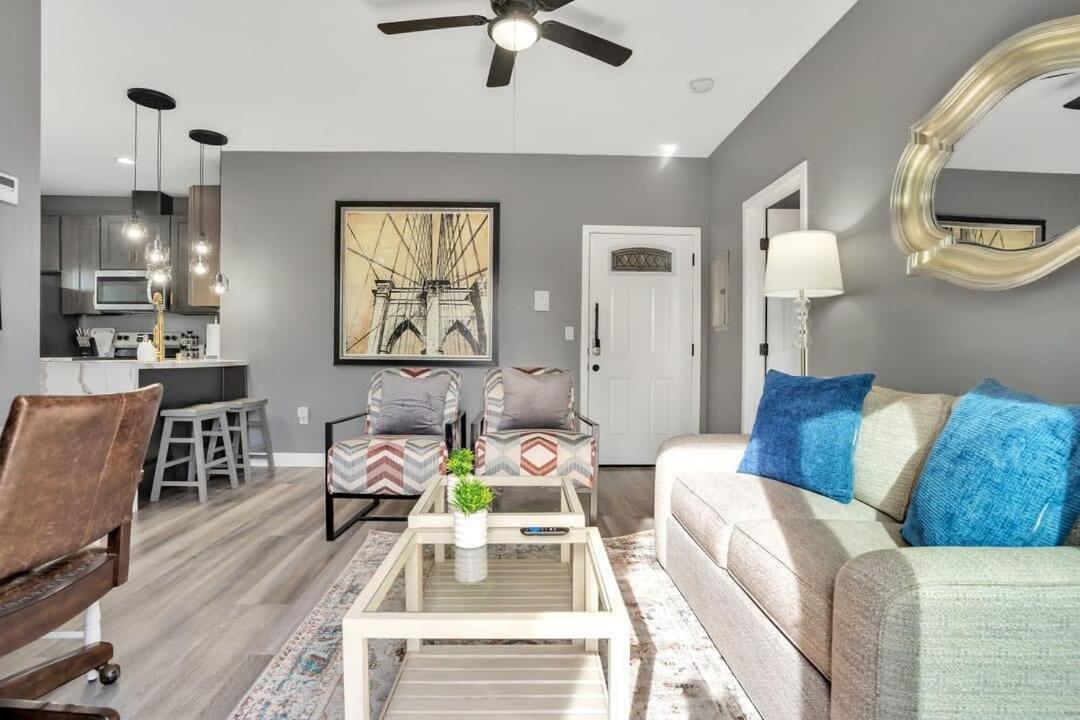Professionals-Restaurants-Fastwifi-A C-Desk- Pets Apartment San Diego Exterior photo