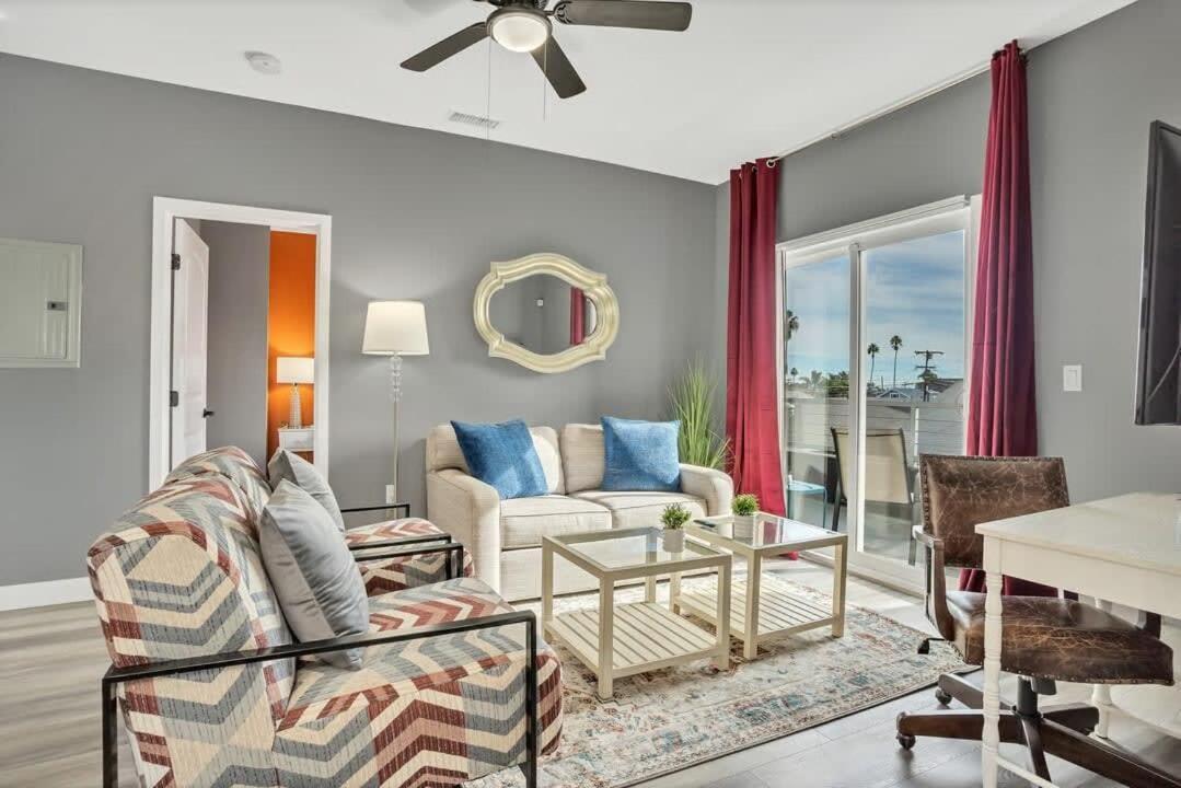 Professionals-Restaurants-Fastwifi-A C-Desk- Pets Apartment San Diego Exterior photo